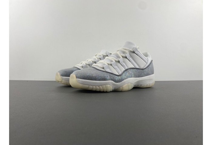 Air Jordan 11 Low HQ7000-001