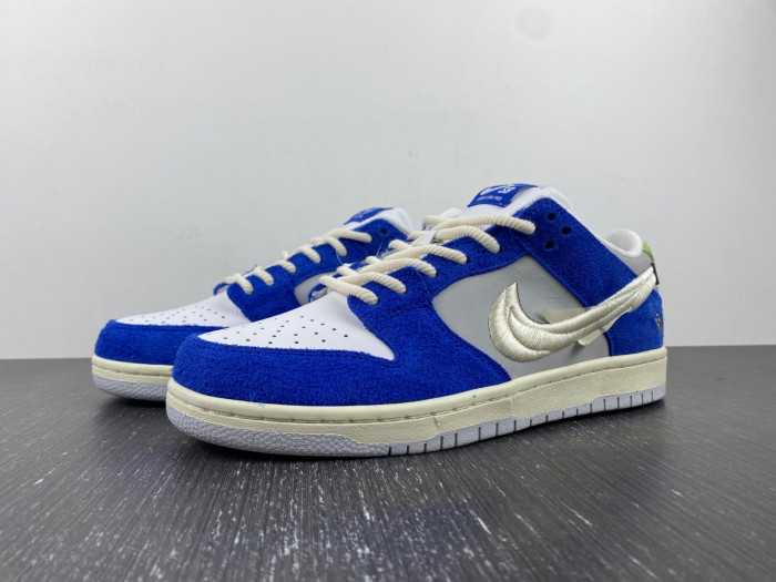 fly streetwear x nike sb dunk low dq5130-400