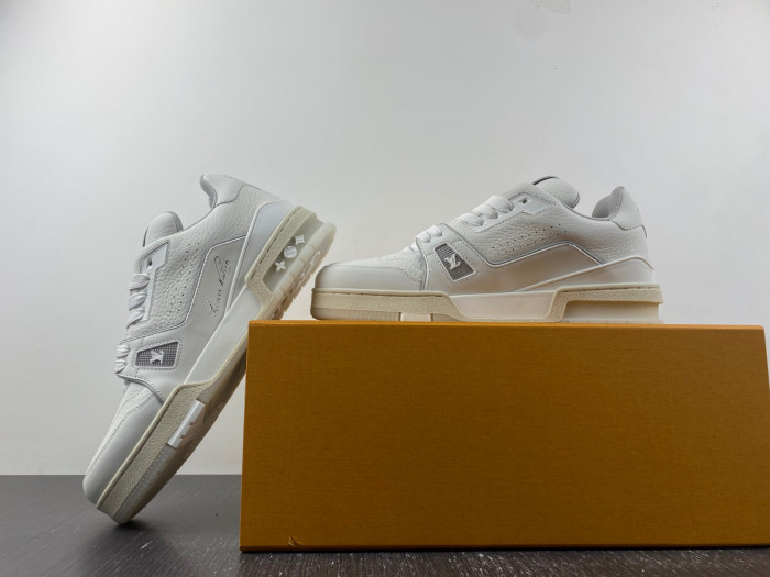 LOU1VTON trainer (EU47)