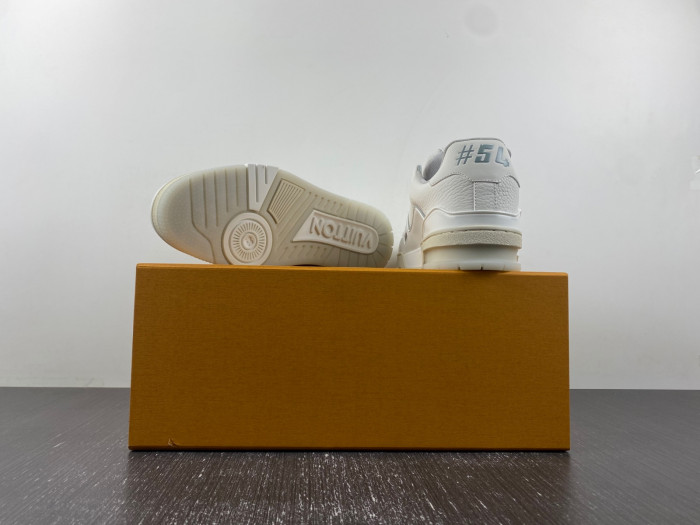 LOU1VTON trainer (EU47)