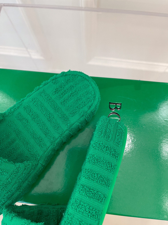 green resort sponge slide