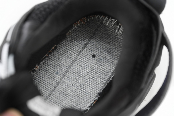 Ba*len*cia*ga tess black and white led 542023 w1gb1 2045