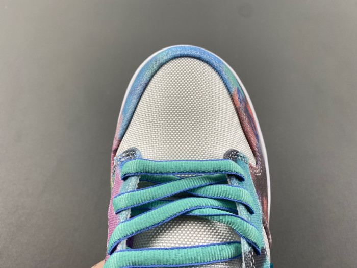 futura laboratories x nike sb dunk low fl hf6061-400
