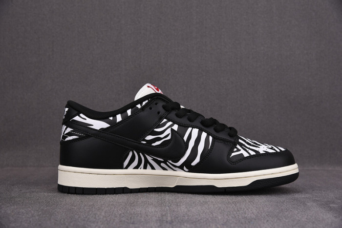 quartersnacks x nike sb dunk low zebra dm3510-001