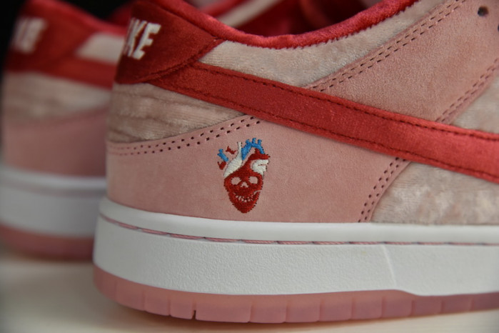 nike sb dunk low pro "strangelove" ct2552-800